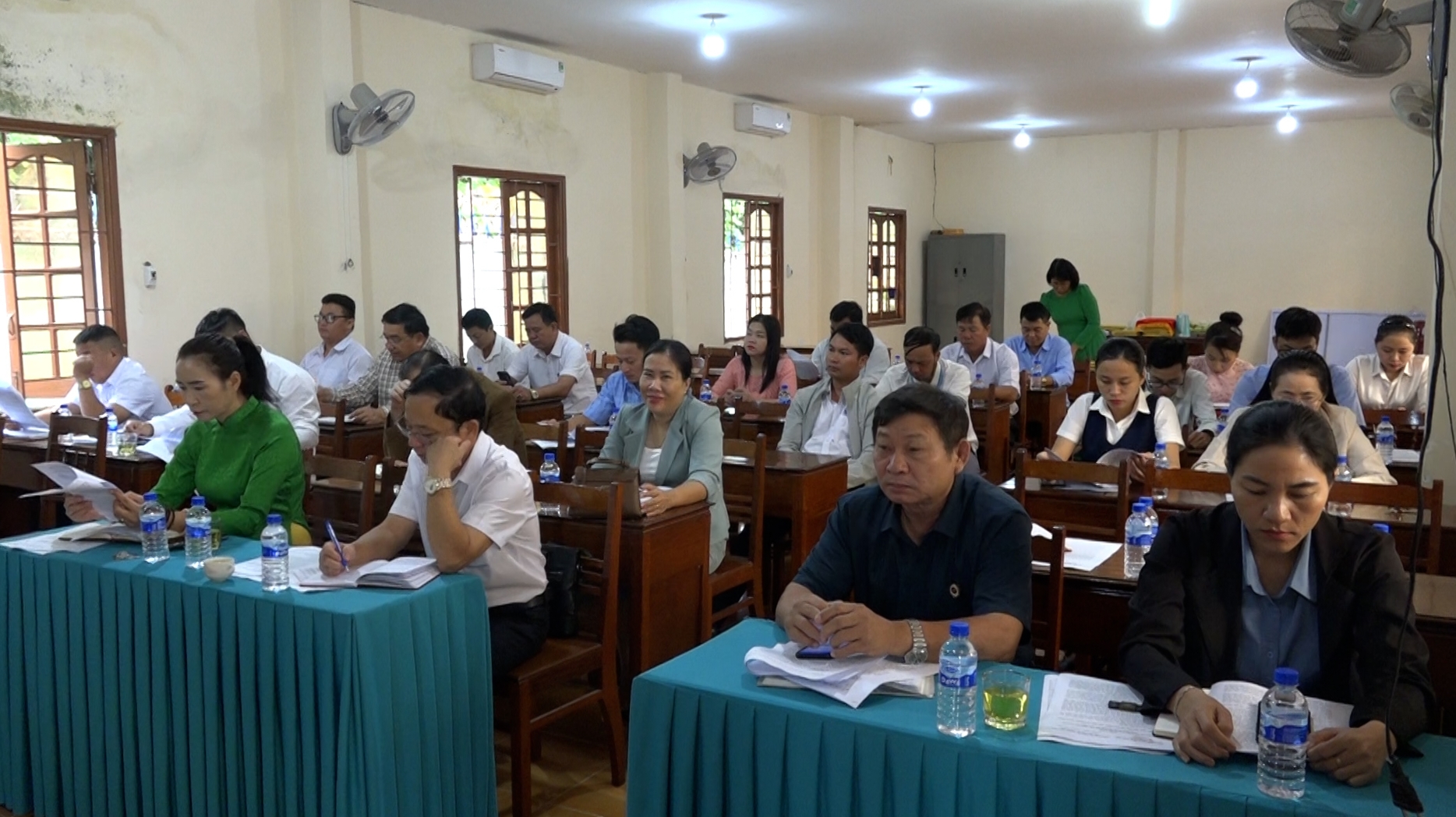 các đại biểu tham dự hội nghị (7)